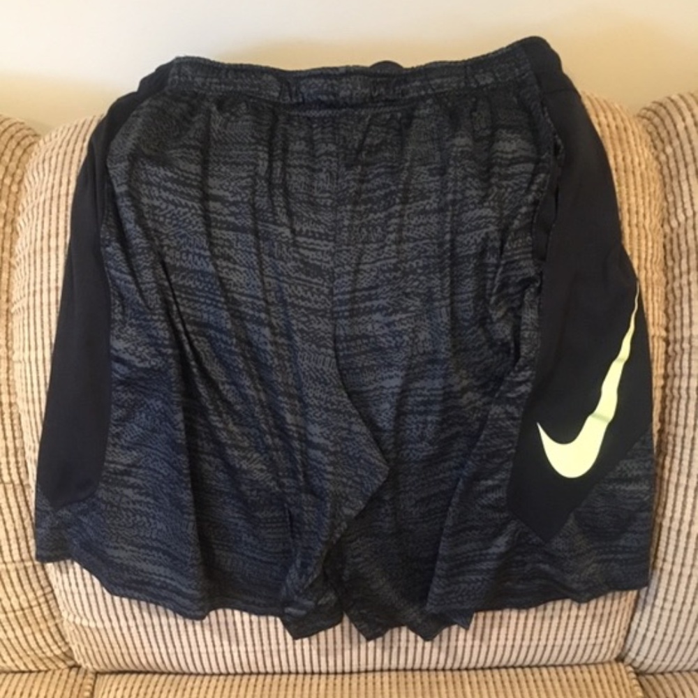 Nike Dri Fit Shorts XL (Grey/Black, Neon Yellow)